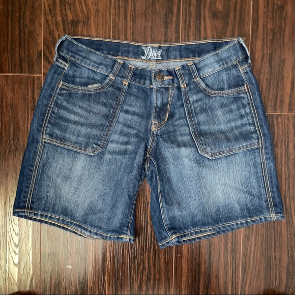 Old Navy Pants - Old navy diva midi shorts